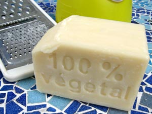 Savon de Marseille contre les pucerons